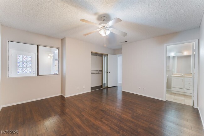Building Photo - 5453 Requa Ave