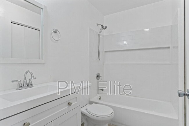 Building Photo - 18142 Sundowner Way