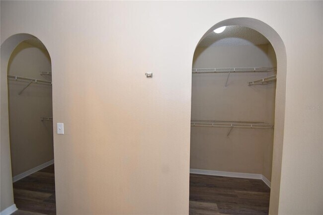 Building Photo - 27 Riverdale Ln
