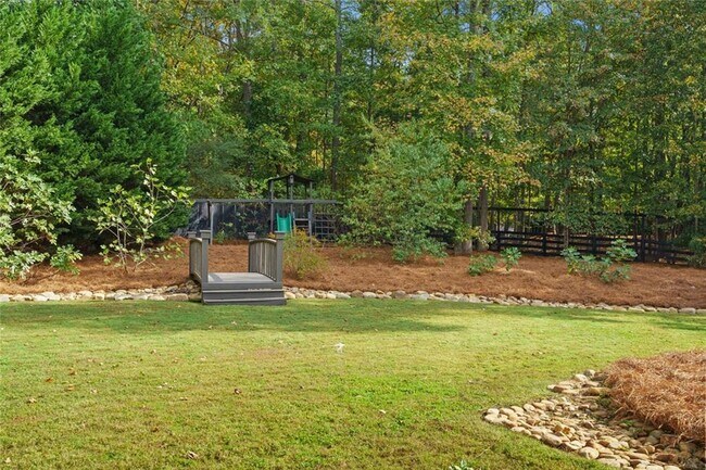 Building Photo - 390 Hembree Rd