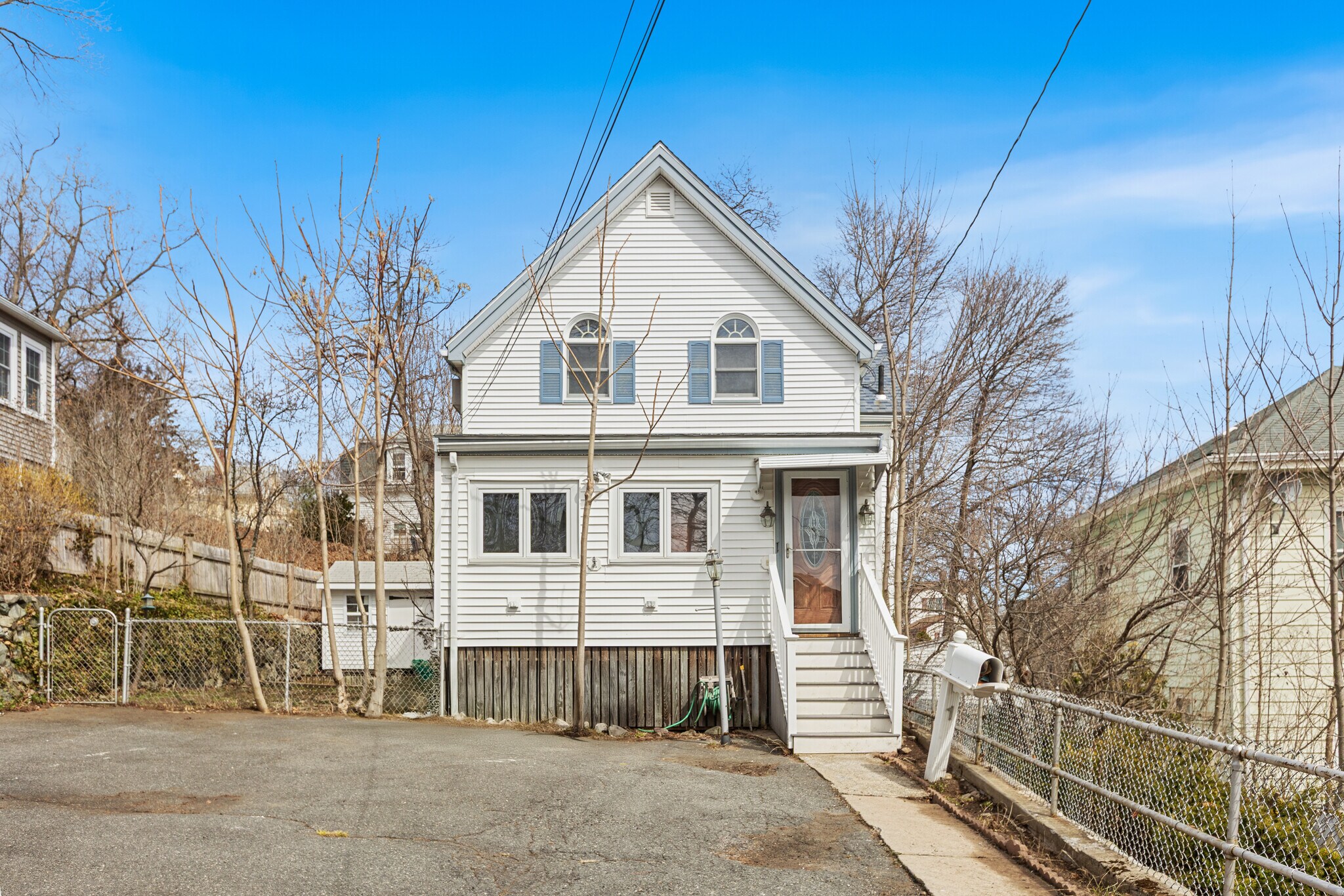 Building Photo - 1 Oak Grove Ct