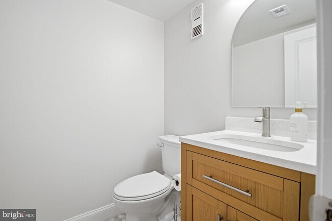 Building Photo - 3713 S George Mason Dr