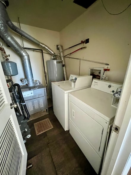 Building Photo - 4370 Loomis Ave