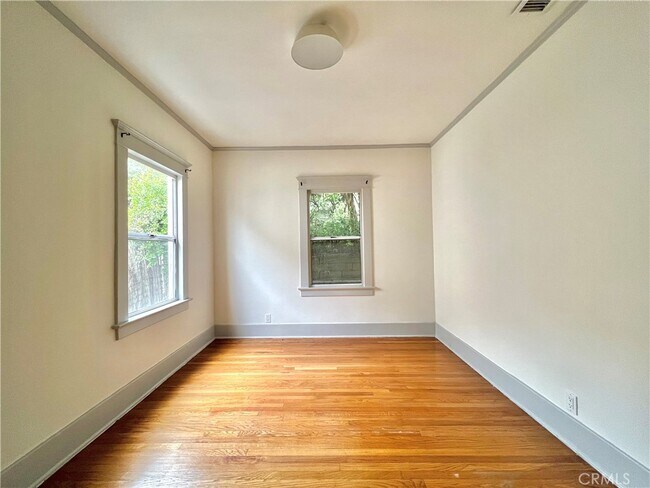 Building Photo - 1343 Portia St