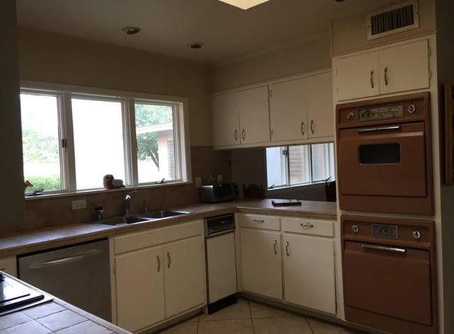 Building Photo - 3490 Crestwood Dr
