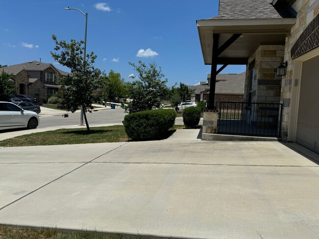 Building Photo - Stunning Rental Home in Gated Wortham Oaks...