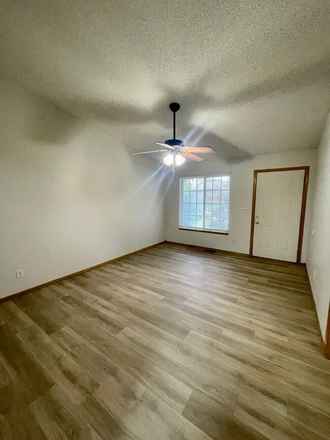 Building Photo - Remodeled Derby Duplex!