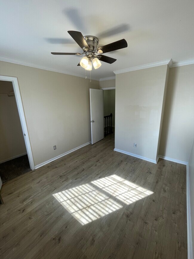 Building Photo - 250 Nixon Rd