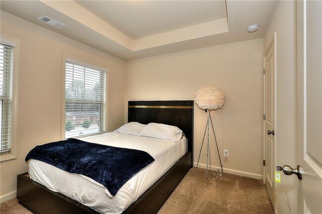 Building Photo - 1306 Harris Way S