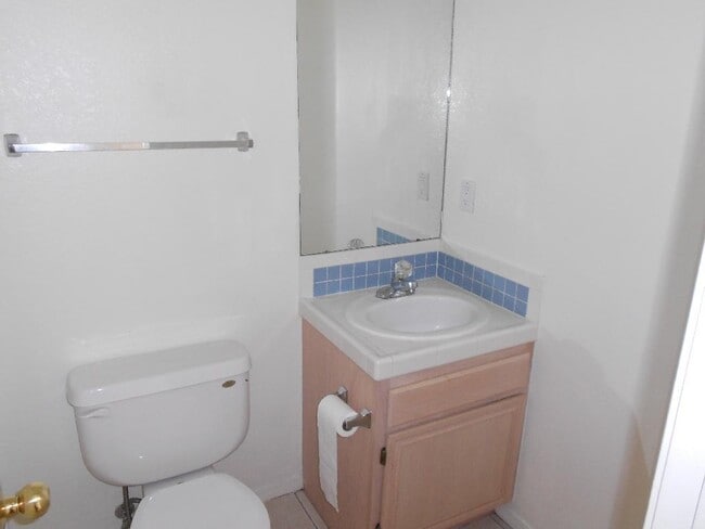 Building Photo - 4 Bedroom, 2.5 Bathroom! Lovely Home in Lo...