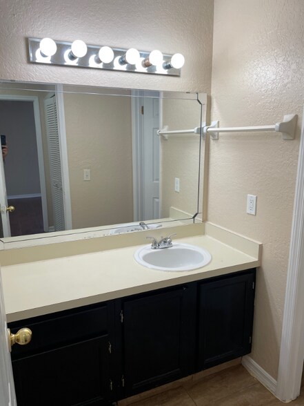 Building Photo - 2942 Antique Oaks Cir