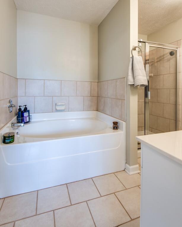 Building Photo - 606 Spence Enclave Way