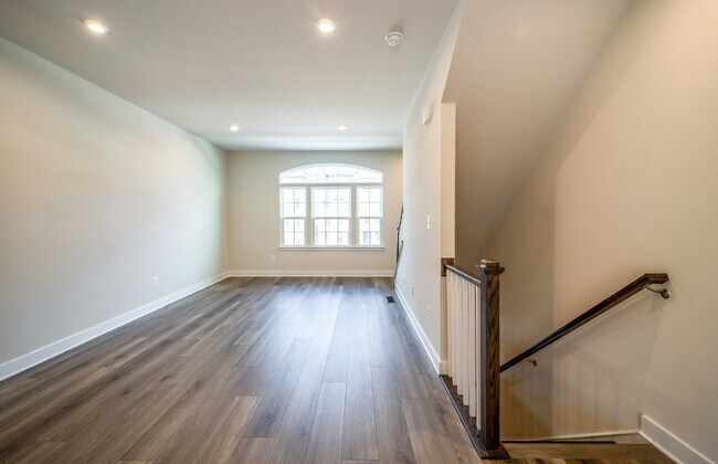 Building Photo - 14062 Sunrise Valley Dr