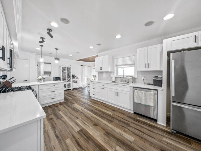 Building Photo - 3404 Lake Lynn Dr