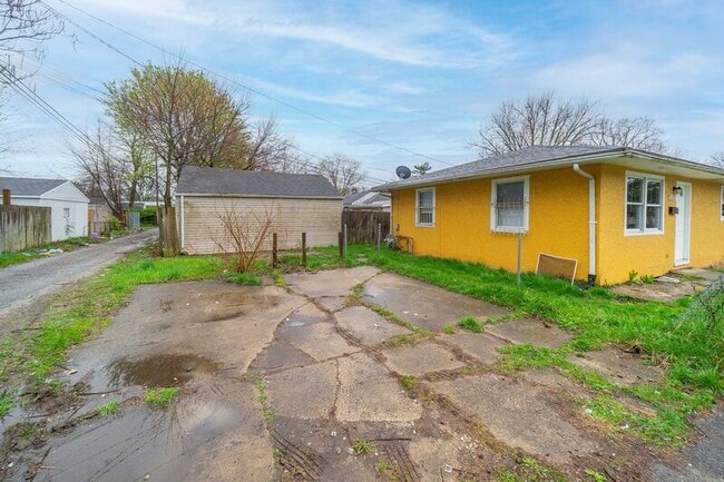Building Photo - 883 Akola Ave