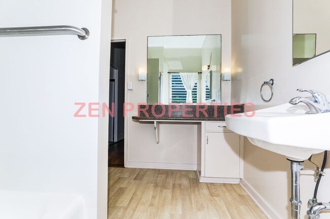 Building Photo - 3 bedroom, 2.5 bath home for rent in Lower...