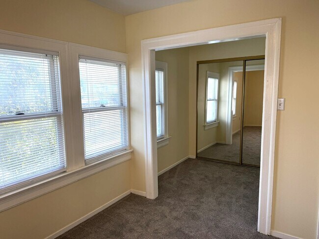 Building Photo - 5BR 1.5BA Berkeley Home | W/D, Dishwasher, Backyard + Storage Near Shattuck & Berkeley Bowl