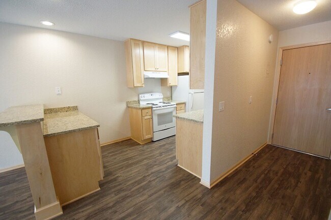 Building Photo - Pinto Suite