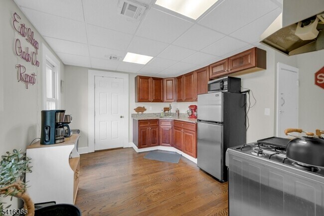 Building Photo - 38 Morris St