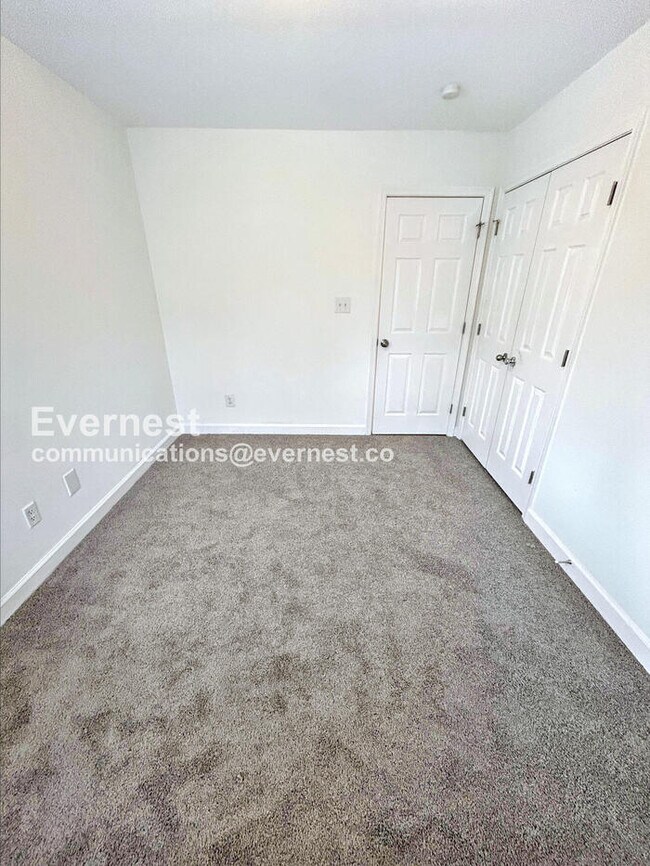 Building Photo - 3501 Shaker Dr