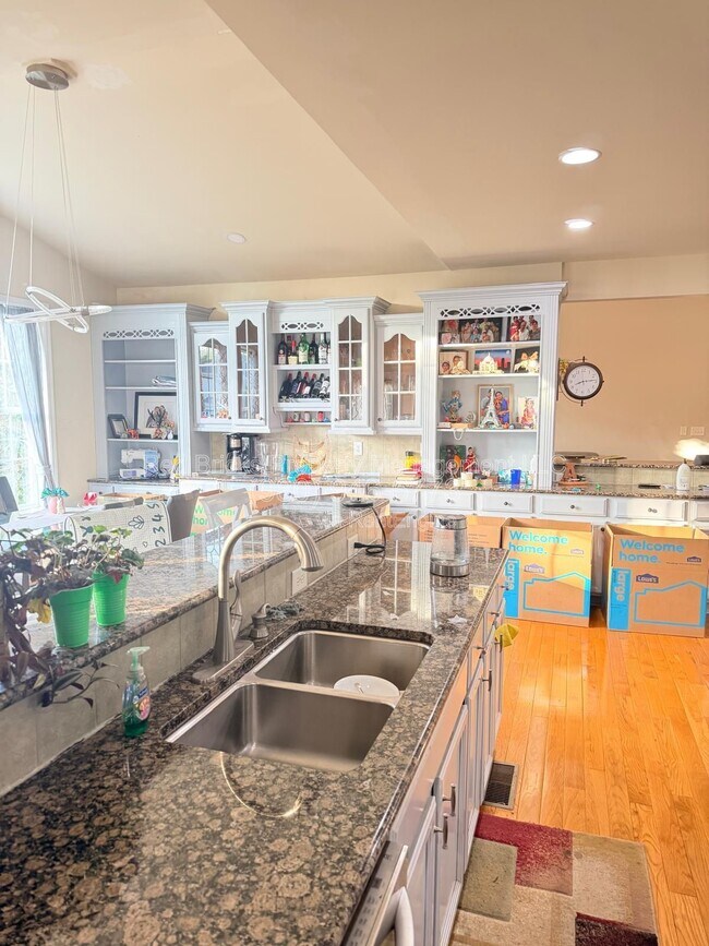 Building Photo - 7939 Heatherstone Dr