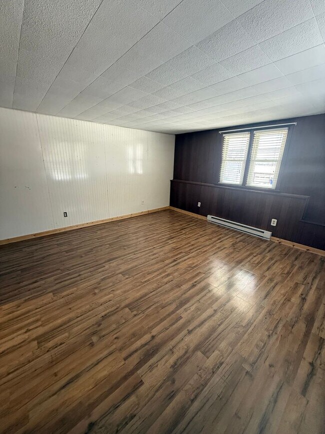 Building Photo - 3185 Spring Rd