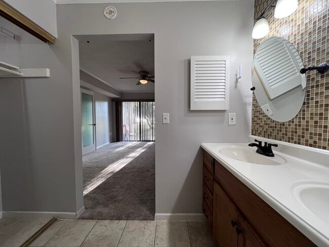 Building Photo - PRICE REDUCED!  Stylish 2 BR 2 BA Condo w/ Modern Amenities & Prime Parking!