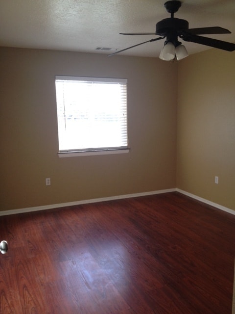 Building Photo - SOLAR!!! 3 BEDROOM NEWER HOME SOUTH OF BEA...