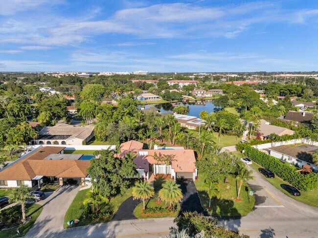 Building Photo - Stunning 4-Bedroom Home with Pool & Office...