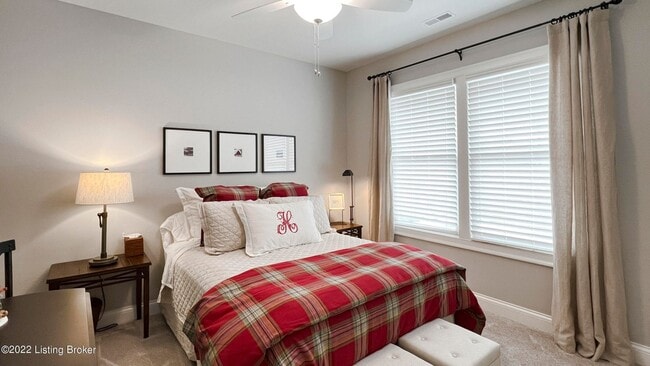 Building Photo - Enviable 4 bedroom and 3.5 bath home with ...