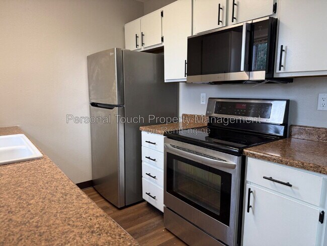 Building Photo - 561 4th Ave NW
