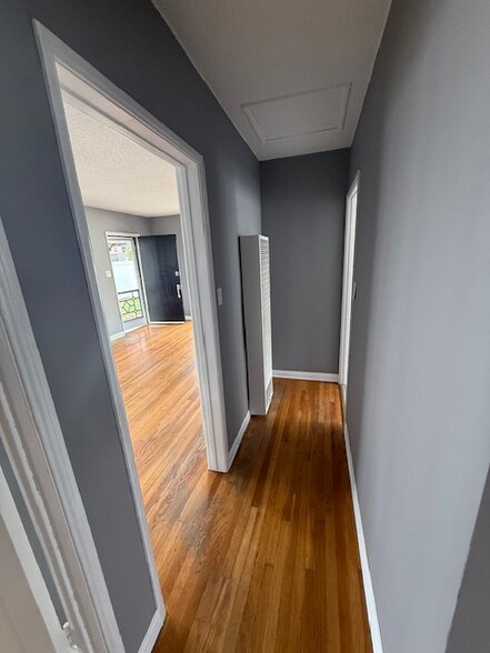 Building Photo - 14732 Burbank Blvd