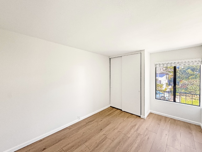 Building Photo - 4360 Vision Dr