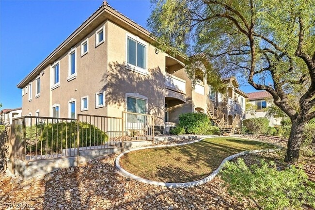 Building Photo - 2305 W Horizon Ridge Pkwy