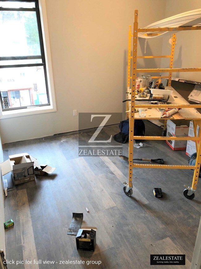 Building Photo - 2472 3rd Avenue