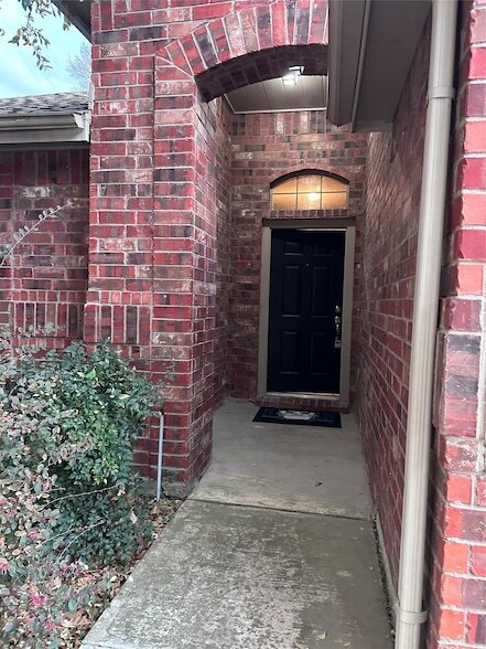 Building Photo - 3321 Truman St