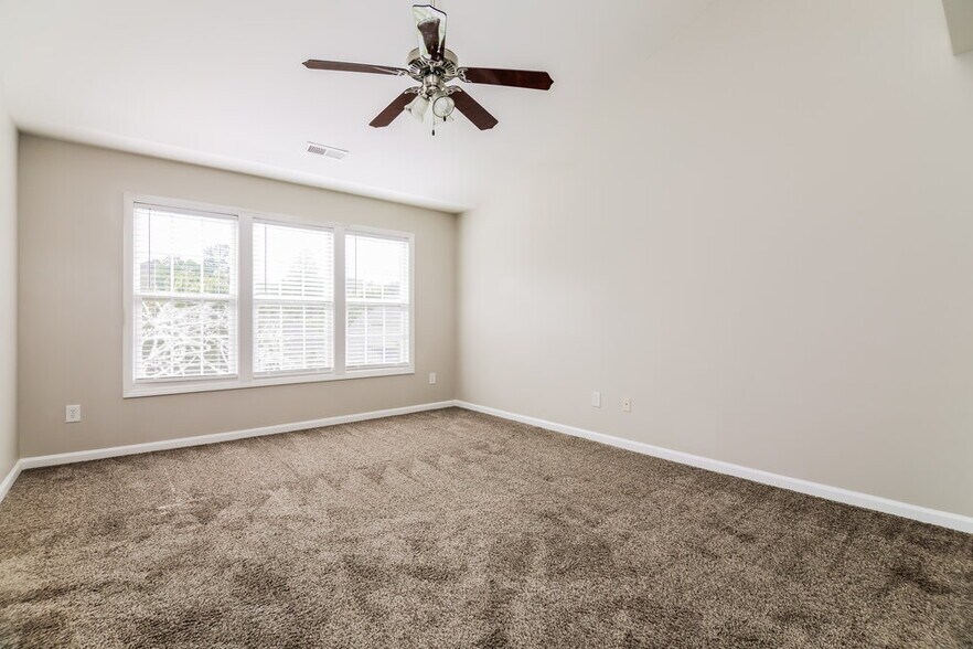 Building Photo - 8015 Willowglen Dr