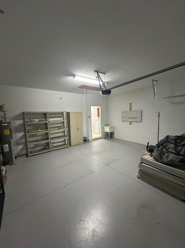 Building Photo - 11066 SW Sunrise Lk Ter