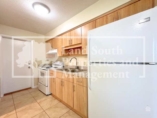 Building Photo - 713 Johnson Ave