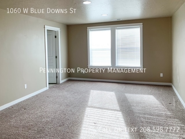 Building Photo - 1060 W Blue Downs St