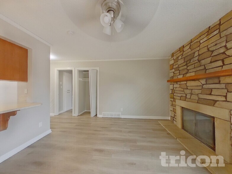 Building Photo - 7681 E Easter Pl