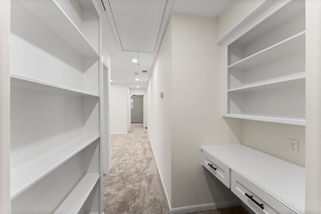 Building Photo - 6 Thornhedge Ct