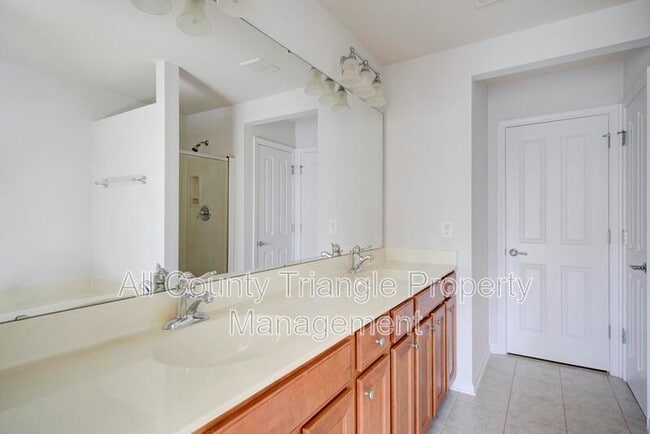 Building Photo - 408 Dyersville Dr