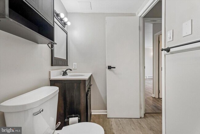 Building Photo - 400 Glendale Rd