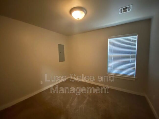 Building Photo - 737 SW 13th St