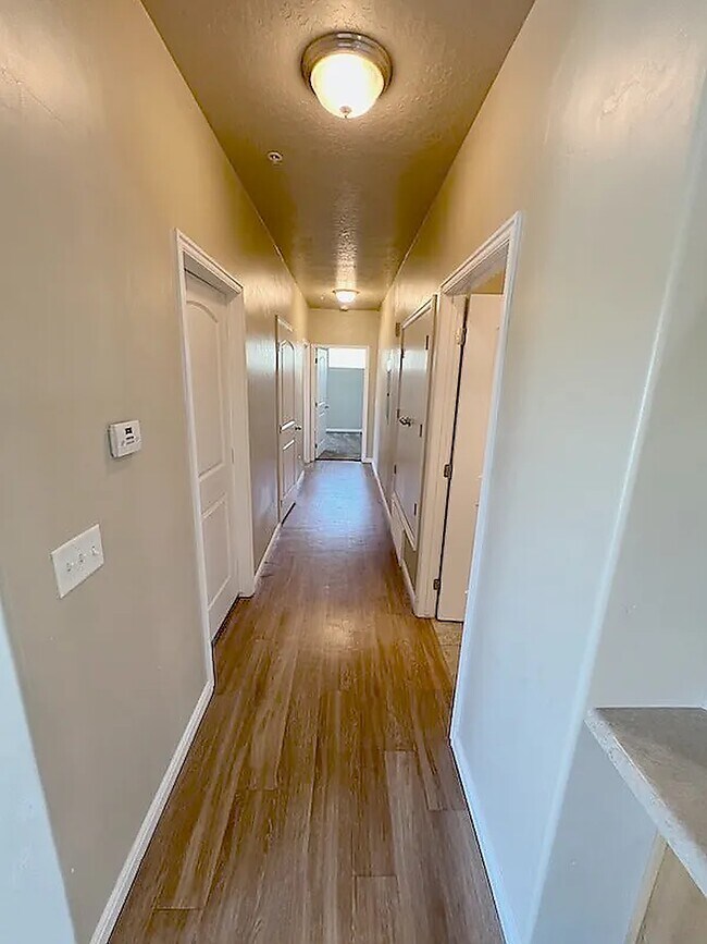 Building Photo - 426 W 200 N St