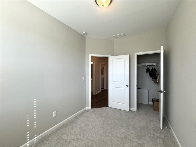 Building Photo - 3311 Park Pointe Cir