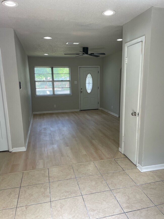 Building Photo - 1338 McCall St