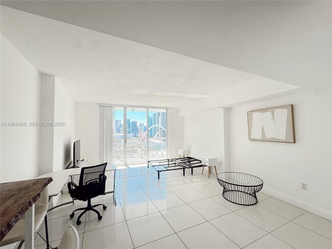 Building Photo - 1750 N Bayshore Dr