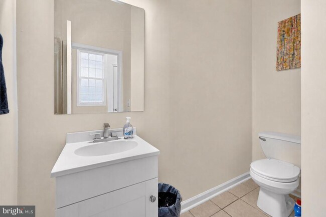 Building Photo - 33 Lindley Dr